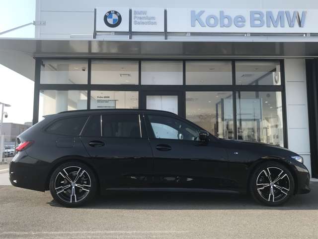 【BMWの伝統-３】BMWのお車は、“駆け抜ける歓び”を体現しております。走行の安定性とコーナリングの良さを追求し、思い通りにハンドルの操作可能です。