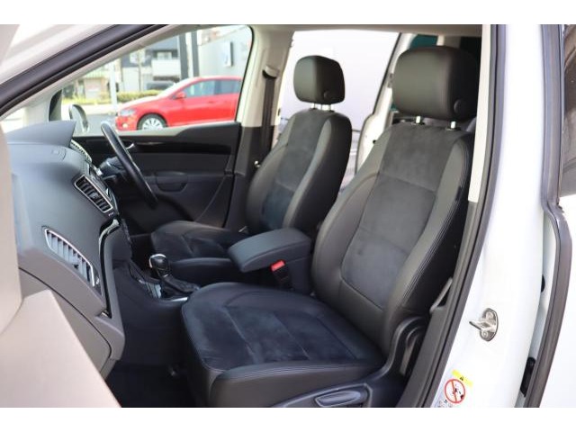 （運転席／助手席）安全装備をオプションで追加するのは日本的発想。フォルクスワーゲン車はサイドエアバッグを全車標準で装備しております。