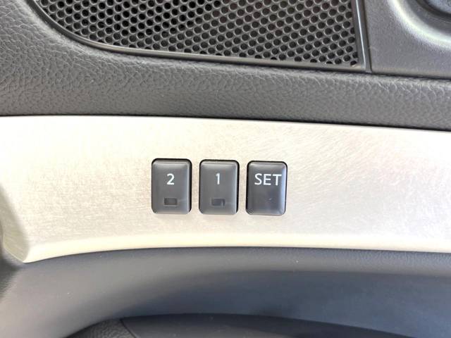 【問合せ：０７４９－２７－４９０７】【メモリー機能付きパワーシート】ドライバーごとに設定したシート位置を記憶して、ボタン一つで切り替えできる便利な機能！運転する方が複数名いらっしゃるご家庭におすすめ