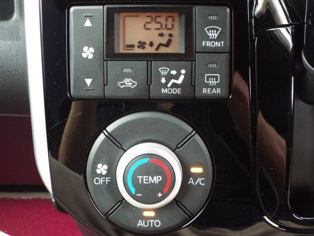 温度を設定するだけで自動で風力を調整してくれる、オートエアコン付き！