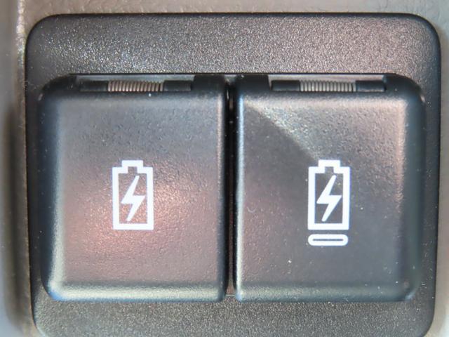 【ＵＳＢ電源ソケット】左側Ｔｙｐｅ－Ａのソケットを接続できます。右側Ｔｙｐｅ－Ｃのソケットで充電も可能です