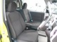 フロントシートは、クッションが厚く、快適な座り心地です。運転席には、シートヒーターを内蔵しています。