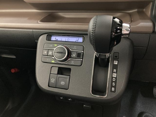 【オートエアコン】温度設定をしておくと、自動で車内の温度管理をしてくれる快適装備のオートエアコンです☆