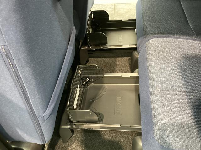 【置きラクボックス】後部座席の足元に引き出し式の収納ボックスがございます☆ムーヴキャンバスならではの使いやすいインテリアアイテムの一つです♪