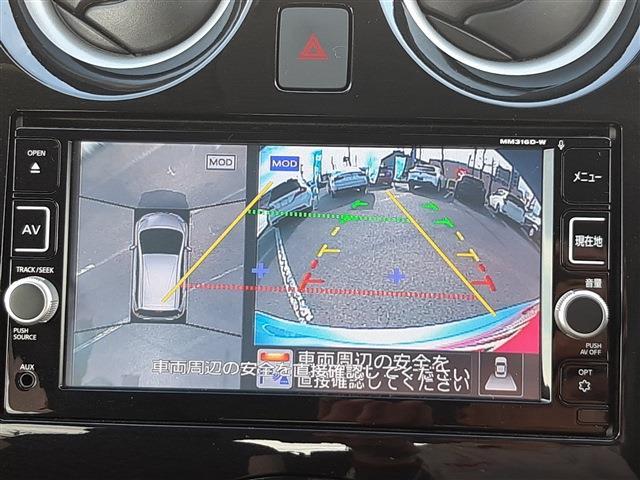 ■ 装備２ ■ アラウンドビューモニター：真上から見たような全周囲カメラで苦手な車庫入れも安心です！