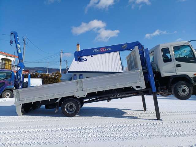いすゞ フォワード 4トン 4WD ワイドロング 4段クレーン ラジコン セルフ ロングジャッキ ベッド 北海道の詳細画像 その4