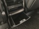 何かと便利なグローブボックス。メンテナンスノートや車検証、ちょっとしたメモと筆記用具等を入れておくとあればもしもの時にも便利ですね。