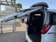 バックドアは任意の開口角度で固定できる機構が付いておりますので狭い駐車場での荷物の積み下ろしも楽々です♪
