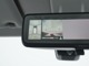 【装備】ルームミラーにはリアに搭載のカメラ映像が常時映し出され、4人乗車のとき、大荷物の時に便利です♪ もちろんミラーにもワンタッチで切替可能です♪
