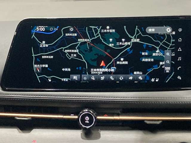 EV専用NissanConnectナビゲーションシステムのディスプレイは12.3インチで大画面！1つの画面に複数の情報をわかりやすく表示することが可能です。さらにタッチスクリーンなので、直感的に操作することができます。