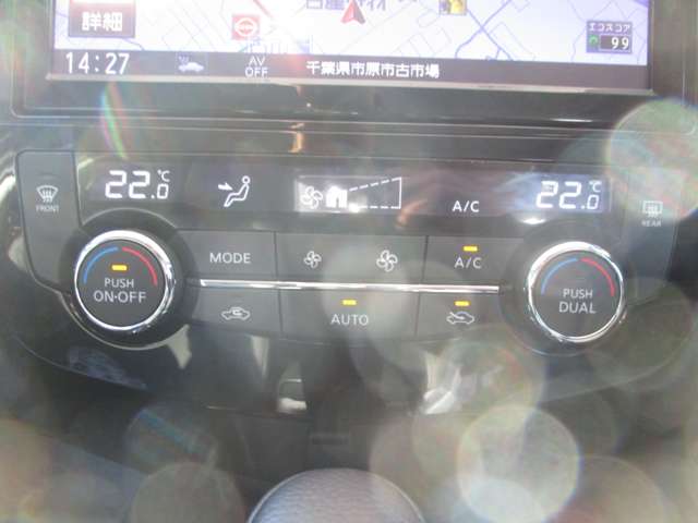 室内の温度管理が簡単に出来るのが、オートエアコンです。いつでも快適温度で運転が出来ますね。