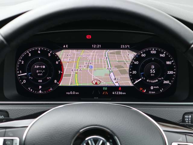 TFT12.3インチ大型ディスプレイによるフルデジタルメータークラスター。ナビゲーションのマップをよりワイドに映し出すこともできます。VWが誇る先進技術がドライビングをサポートします。