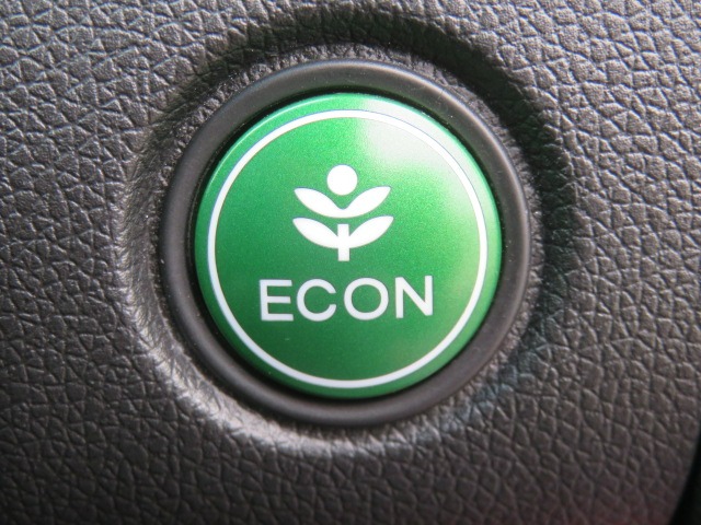 ECONモードは燃費を優先に自動制御させるので、低燃費走行が自然にできます！