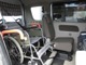 車いす利用者のすぐ隣に座れるので、サポートする側もされる側も安心です。