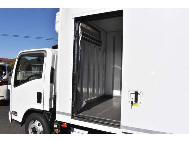 いすゞ エルフ 3.0/東プレ製冷蔵冷凍車/AT/最大積載3000 安全装置/ドラレコ/リアモニター/ETC 茨城県の詳細画像 その9