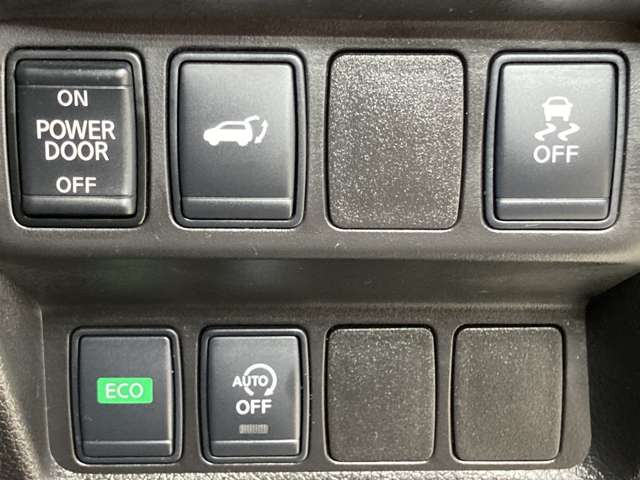 【オートバックドア】ボタンひとつで電動で開閉してくれます！重いバックドアを下ろさなくていいうれしい装備ですね★スイッチひとつでエコモード★アクセルを踏みすぎないようにコンピューターが制御してくれます