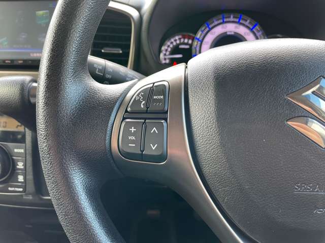 ◆ステアリングスイッチ◆目線を移さず、手元でオーディオのチャンネル変更、音量調整等が出来ます。運転に集中でき、安全運転に繋がります♪