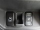 助手席側スライドドアは左側のスイッチを長押しすることで開閉できます！タクシーのようですね。このスイッチのほかにも「リモコンキーからの操作」と「ドアノブの操作」によって電動スライドします。最後までご
