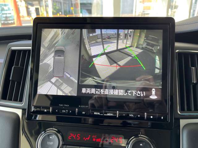 マルチアラウンドモニター（全周囲カメラ）装備☆真上から見下ろしているような映像で駐車をサポートします♪ステアリングガイドライン表示機能付き！