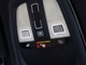 ルーフにあるボタンは、車両が始動しない場合、パンクした場合、または事故に遭った場合などに支援の要請に使用できるため安心感を高めることができます。