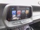 センターディスプレイは車両設定やオーディオ、エアコン調整が一括してタッチ操作できます。アップルカープレイも使用可能です。