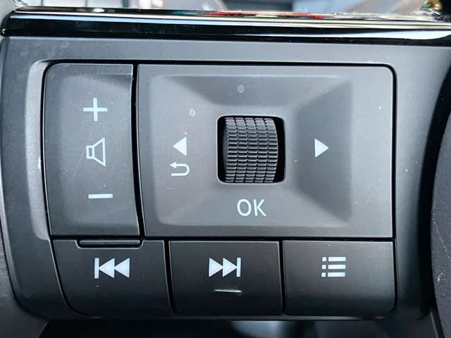 ステアリングスイッチで、オーディオ操作、メーター内の情報の切り替えが可能に！わき見運転をせずに、快適な運転が出来ますよ♪