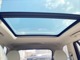 ◆サンルーフ／UVカット仕様の電動パノラマガラスサンルーフ。澄みきった青空を車内に取り入れ、爽快感あふれる毎日に