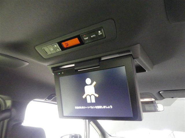 後席モニター付きで、TVもDVDも後ろの席でよく見えるから 長距離ドライブでも飽きさせません。
