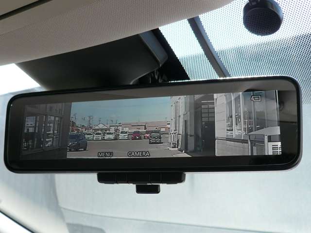 バックミラーは日産おススメのインテリジェントルームミラー搭載 車両後方のカメラ映像をミラー面に映し出されます 見やすい！