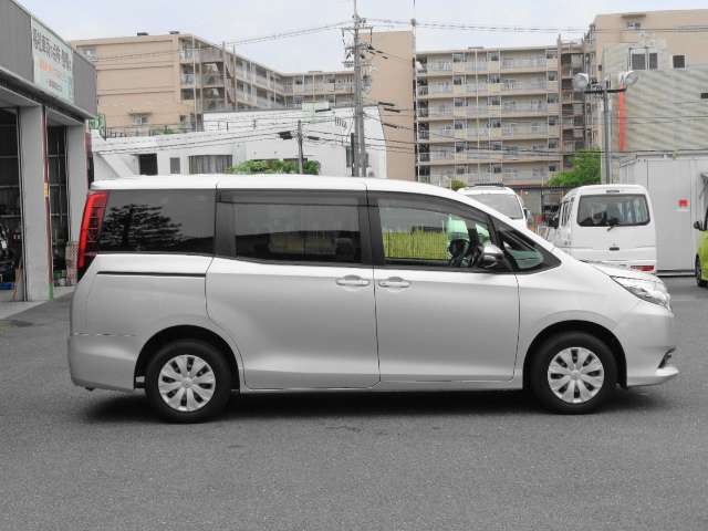トヨタ ノア 2.0 X ウェルキャブ スロープタイプII サードシート付 セーフティーセンス 電動スライドドア 奈良県の詳細画像 その4