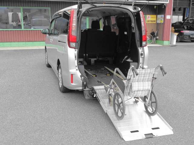 トヨタ ノア 2.0 X ウェルキャブ スロープタイプII サードシート付 セーフティーセンス 電動スライドドア 奈良県の詳細画像 その10