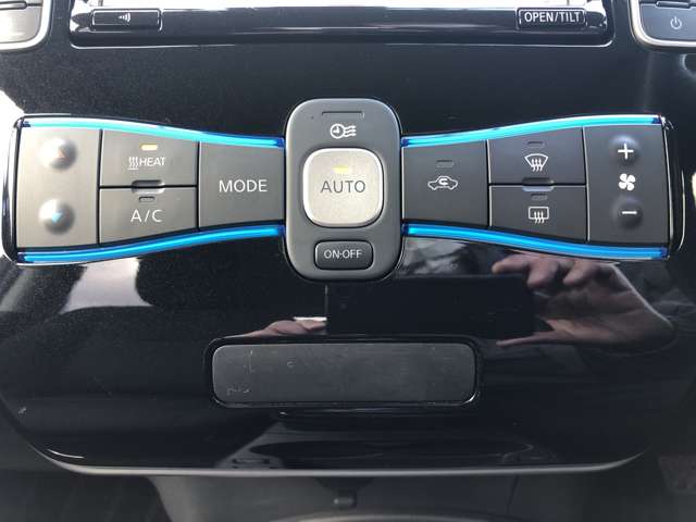 フルオートエアコン 温度設定をすれば自宅のエアコンのように車内の温度をコントロール