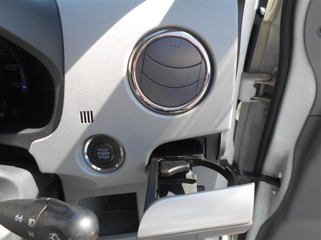 【ドリンクホルダー】運転席用のドリンクホルダー付きでペットボトル収納も楽々ですね！