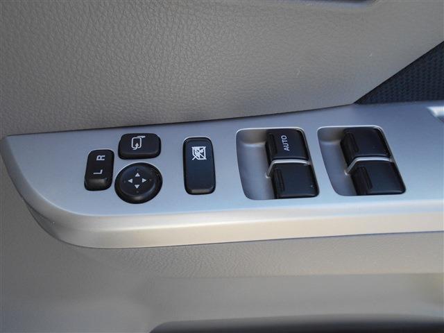 【電動格納ドアミラー】ドアミラーボタンがあるので視認しやすい位置に調節可能です！
