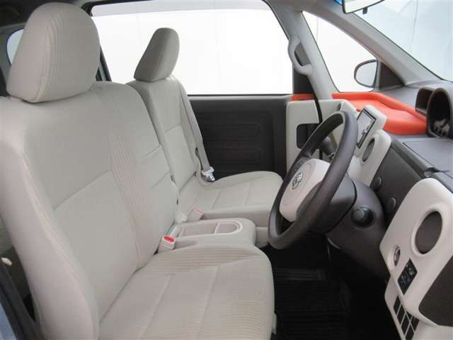 運転席・助手席エアーバック標準装備、もしもの時乗っている人を守ります。でもシートベルトは忘れずに締めてください。