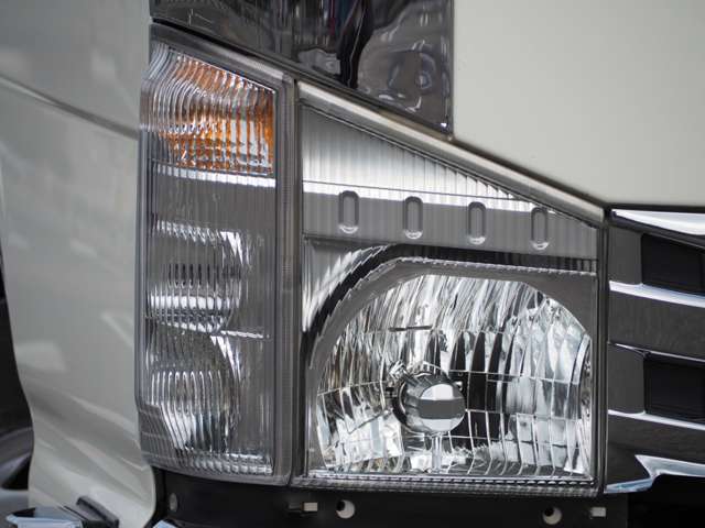 いすゞ エルフ 3.0 フルフラットロー ディーゼルターボ 新品メッキパーツ ETC 後輪Wタイヤ 左電格 兵庫県の詳細画像 その6