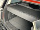 トランクのトノカバーはシートベルトの様に巻き取り式になっています。クラシックな雰囲気があります。取り外し、荷室を広く使用する事も可能です。