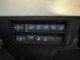 運転席左側のボタン類です。荷台のライトのボタンやアイドリングストップの切り替えボタン、ステアリングヒーターのボタンなどが装備されています。