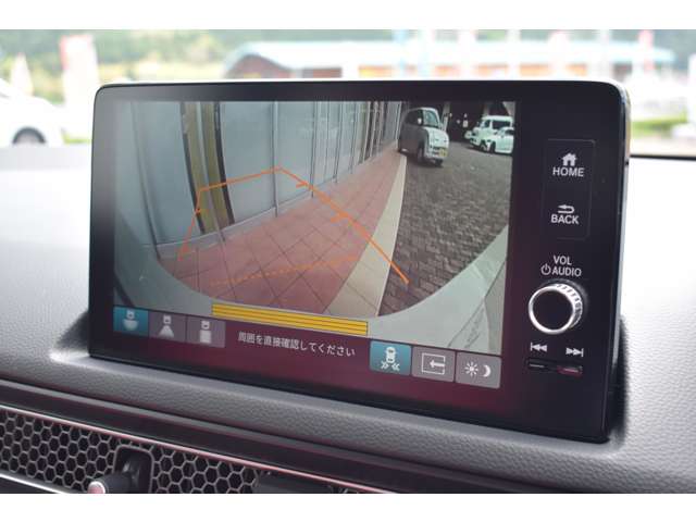 バックカメラ装備で駐車も安心、楽々です！駐車時に心配な後方がはっきりと映るので障害物がきれいに映り込み、事故を防ぐこともできます！