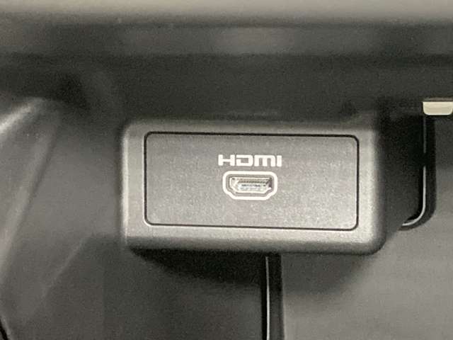 グローブボックス内にはHDMI端子を装備★専用ケーブルをつなげば動画を楽しめます★