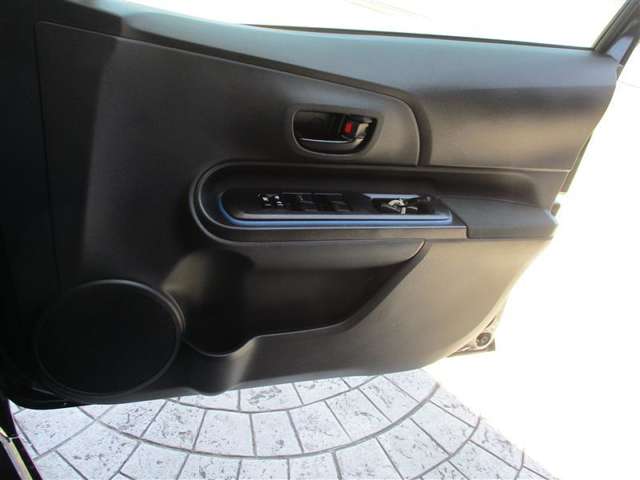 トヨタ アクア 1.5 S SDナビ ETC 新品タイヤ スマートキー 埼玉県の詳細画像 その16