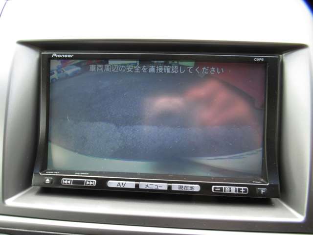 純正オプションカロッツェリアメモリーナビ/CD/DVD/SDカード/ブルートゥース/ワンセグTV/走行中も映ります。 バックカメラも装備