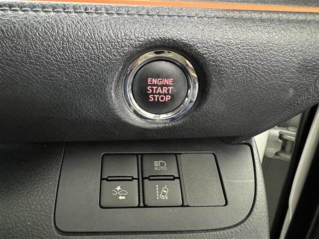 【スマートエントリー＆スタートシステム】スマートキーを持っているだけ、鍵を差し込むことなく、ボタンを押すだけでエンジン始動や停止を行うことができます。