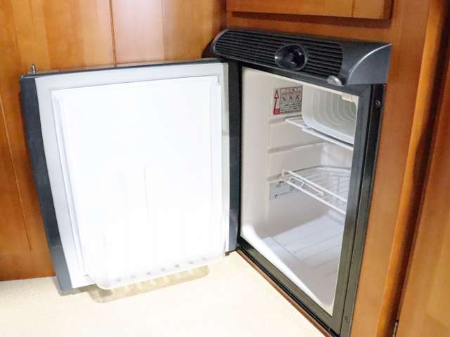 エンゲル４０Ｌ冷蔵庫！いつでも冷たい飲み物をお飲み頂けます！１２Ｖのサブバッテリーより電源供給しております！