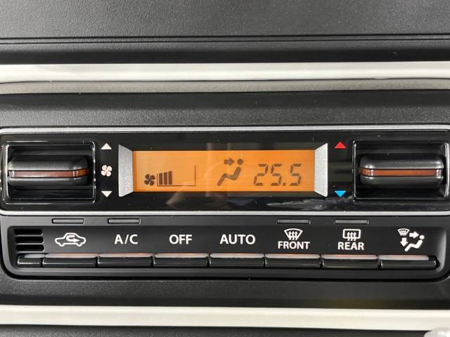 【お問合せ０７７６－６６－４９１７】【オートエアコン】車内の温度を検知し風量や温度を自動で調整。暑い…寒い…と何度もスイッチ操作をする必要はありません。快適な車内空間には必須の機能ですね♪