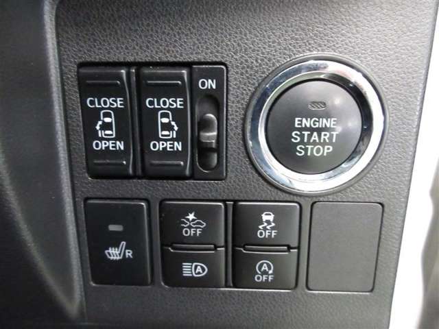 運転席から操作できるパワースライドドアのコントロールスイッチです（挟み込み防止機能付）