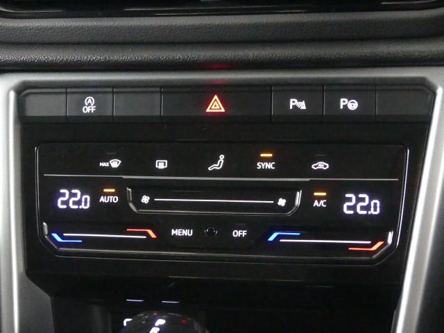 ★運転席、助手席のエアコンの温度を別々で調整することができる2ゾーンエアコンです★