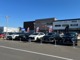 併設の駐車場に多数のプレミアムカーを展示しております！