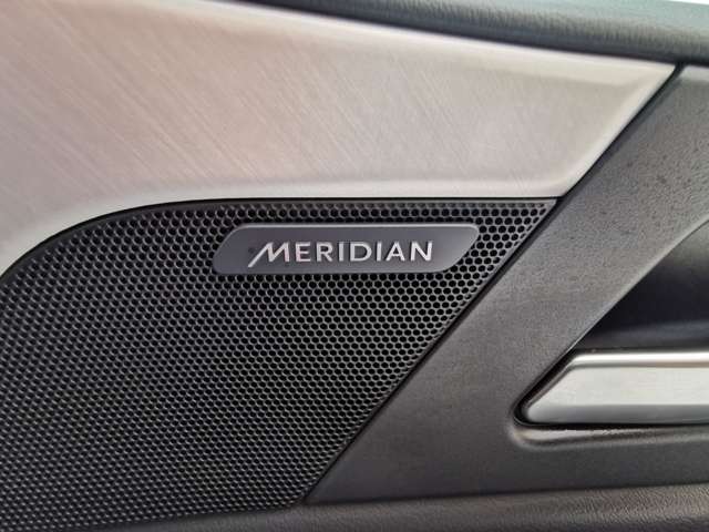 【MERIDIANサウンドシステム】英国の高級オーディオブランド「MERIDIAN」のサウンドシステムです。上質なドライブには上質な音響を