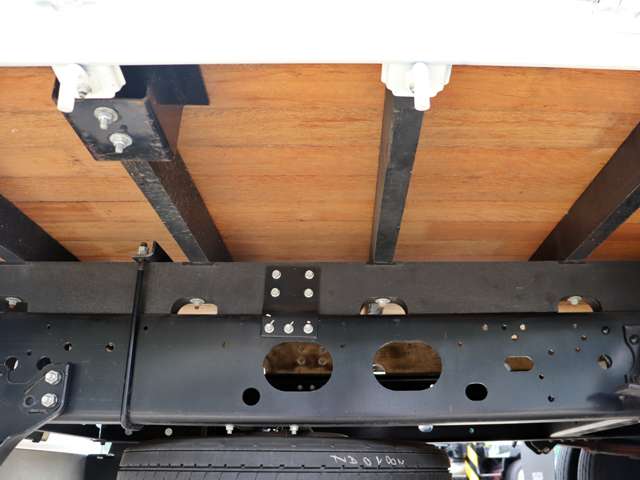 いすゞ フォワード 4t 4段クレーン付 ラジコン ベッド付 2PG-FRR90S2 長崎県の詳細画像 その17